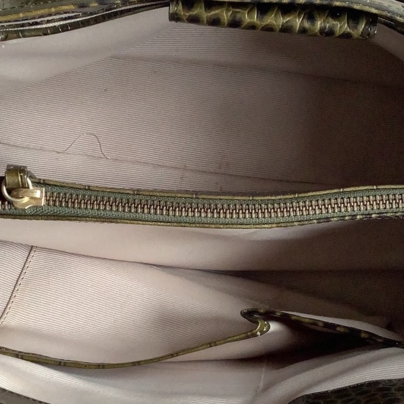 Ann Taylor Genuine Leather, croc embossed, green handbag. - Picture 3 of 10